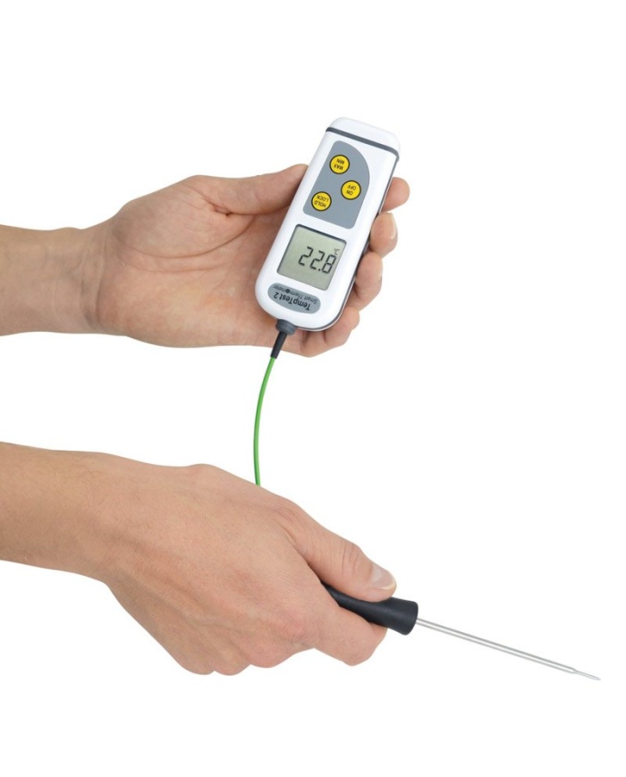 ETI Termometer TempTest® 2. Inklusive fast insticksgivare Ø3.3 x 100mm med kabel. Displayen auto-roterar för enkel avläsning. IP67. Mätområde -50 till 300°C. Med kalibreringscertifikat och bärväska.