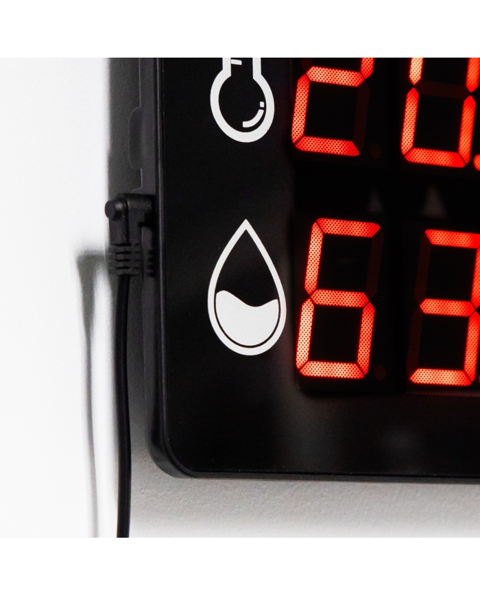 ETI Stor digital termometer och hygrometer för väggmontage i publika lokaler, som skolor och kontor. Minsta varianten med måtten 25 x 170 x 210mm