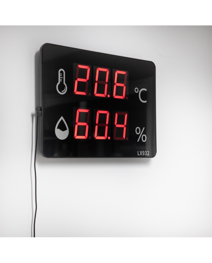 ETI Stor digital termometer och hygrometer för väggmontage i publika lokaler, som skolor och kontor. Mellanstorlek med måtten 30 x 280 x 390mm